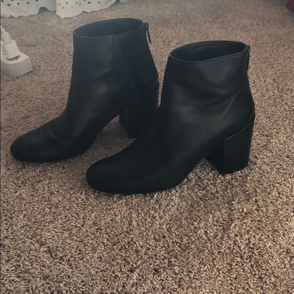 Stuart Weitzman Bacari Leather Ankle Boots